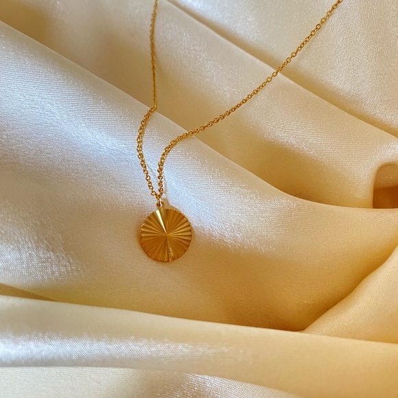 18K gold plated necklaces - Picture 3 of 5